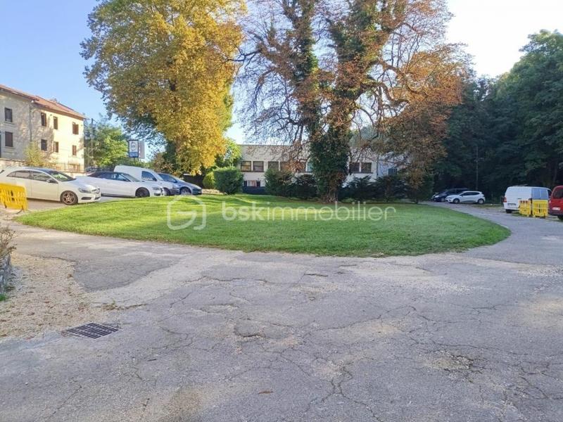 Studio - 90 m² - 4 pièces