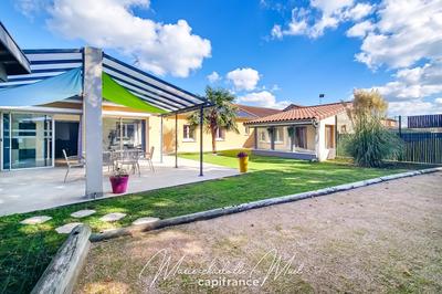 Maison - 220 m² - 6 pièces