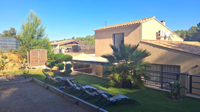 Maison - 230 m² - 8 pièces