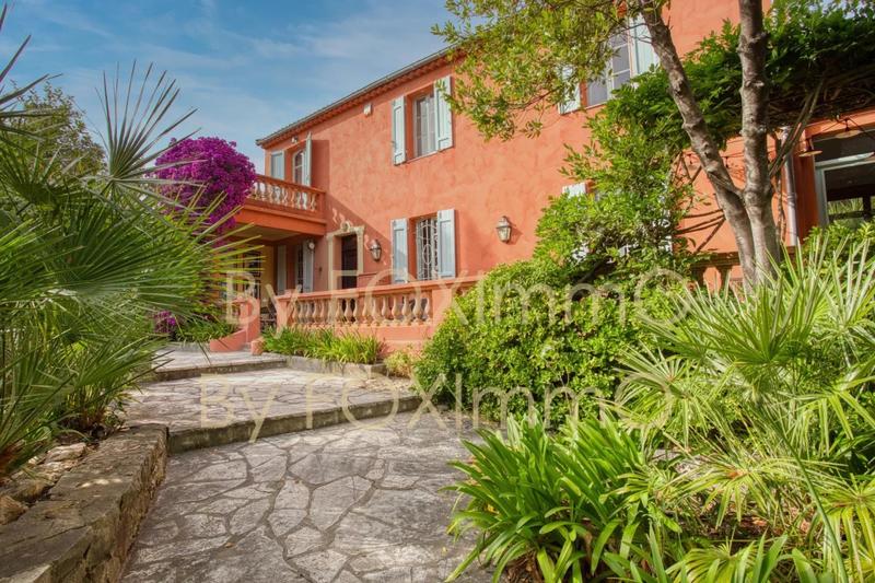 Propriété - 267 m² - 11 pièces