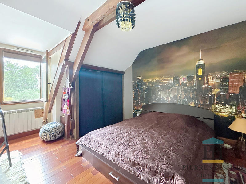 Maison - 221 m² - 7 pièces