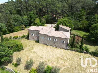 Maison - 404 m² - 12 pièces