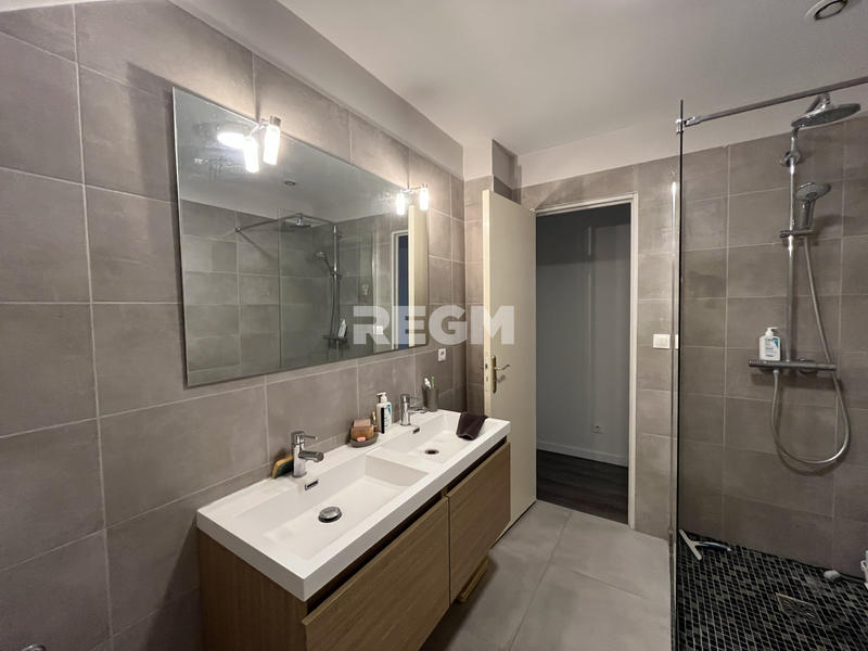 Maison - 200 m² - 7 pièces