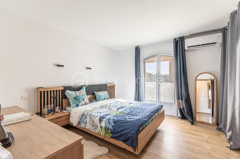 Maison - 210 m² - 8 pièces