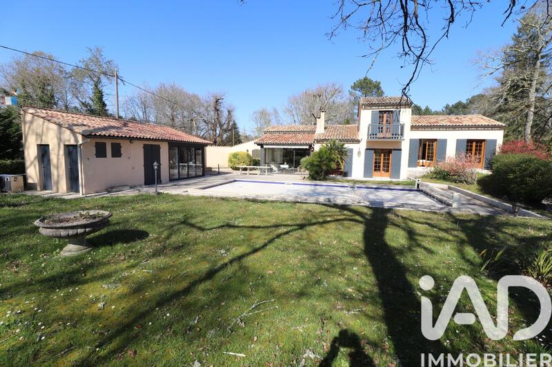 Maison - 163 m² - 11 pièces