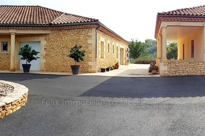 Demeure - 230 m² - 5 pièces