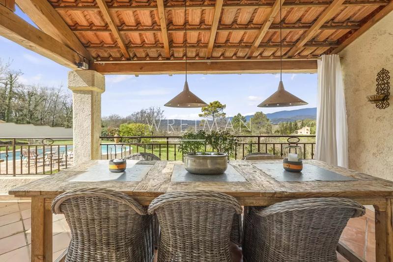 Maison - 218 m² - 8 pièces