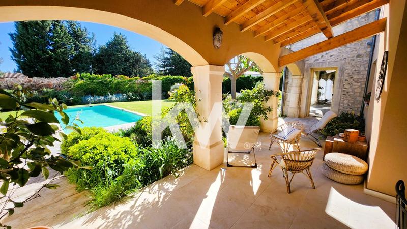 Maison - 247 m² - 9 pièces