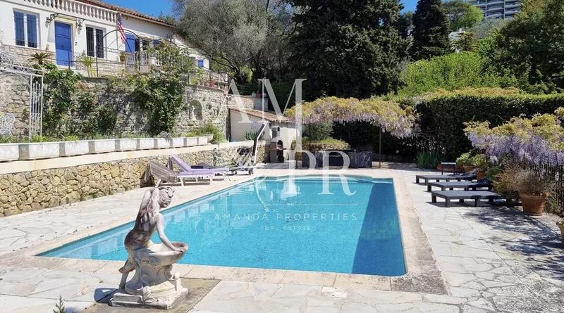 Villa - 530 m² - 10 pièces