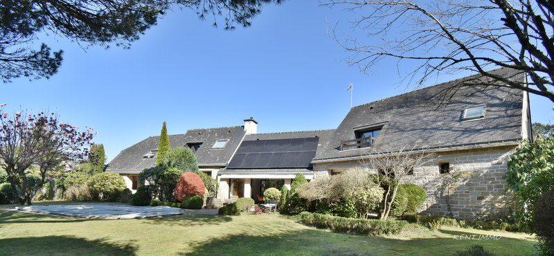 Maison traditionnelle - 210 m² - 9 pièces