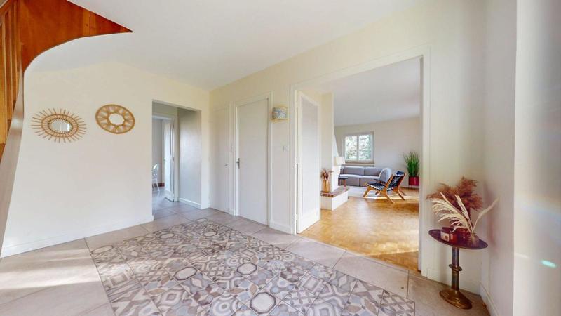 Maison - 225 m² - 8 pièces