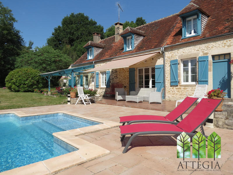 Maison traditionnelle - 422 m² - 14 pièces