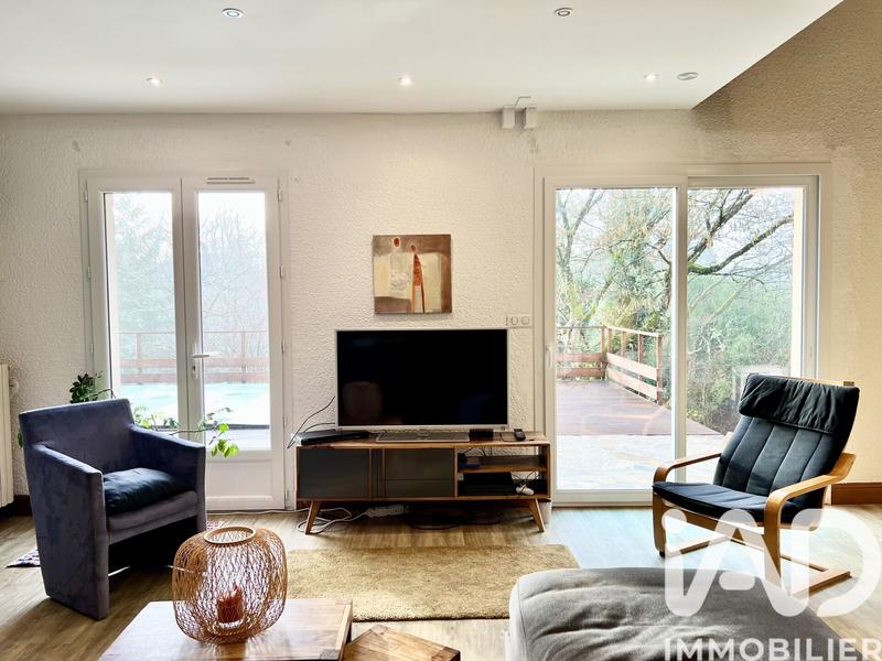 Maison - 235 m² - 7 pièces