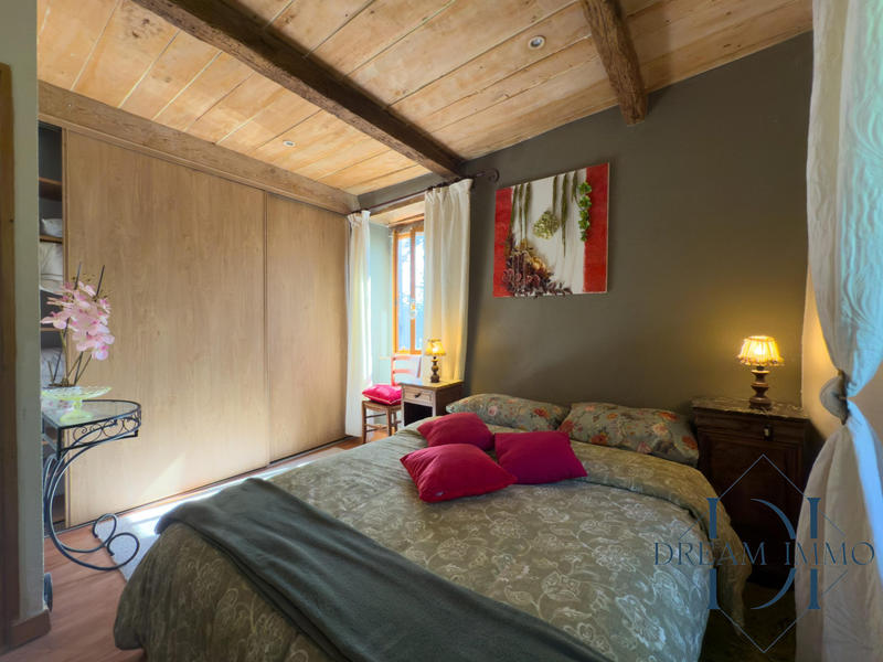 Maison - 260 m² - 7 pièces