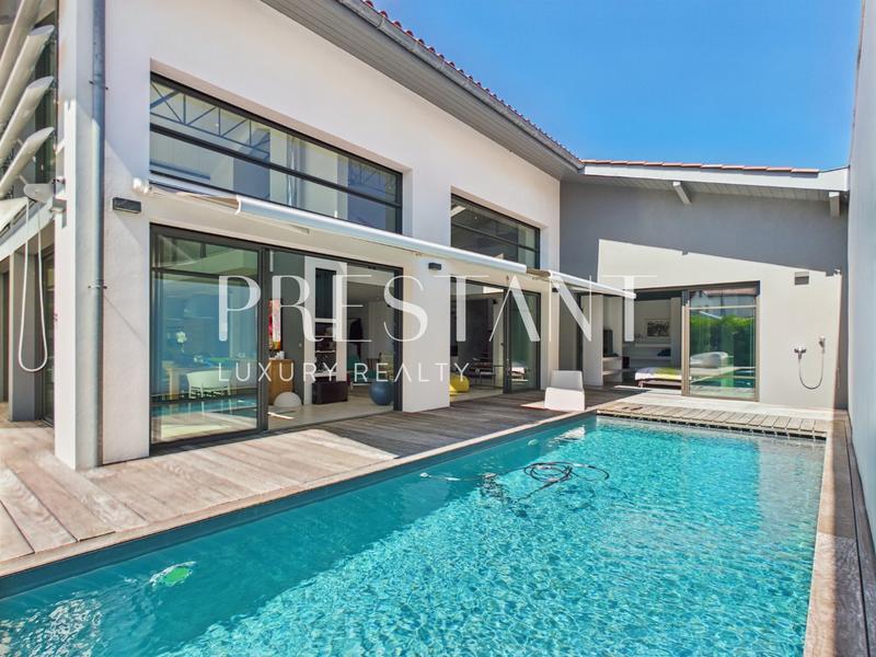 Maison - 400 m² - 6 pièces