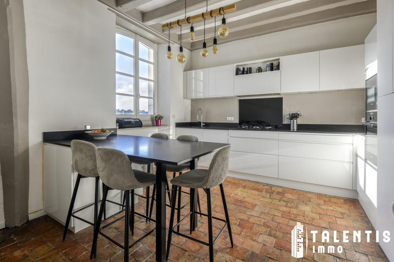 Appartement - 198 m² - 8 pièces