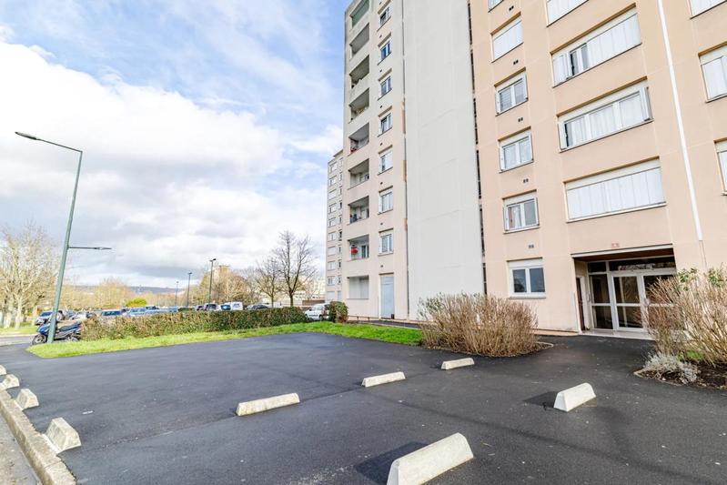 Appartement - 80 m² - 4 pièces