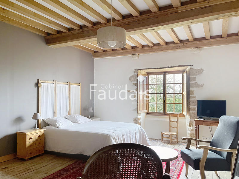 Maison - 280 m² - 10 pièces