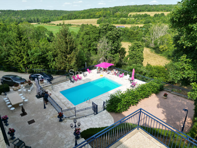 Propriété - 882 m² - 49 pièces