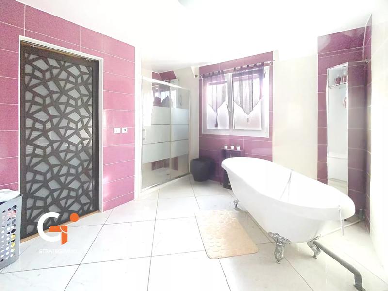 Maison - 143 m² - 6 pièces