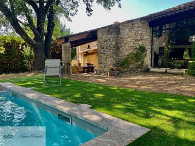 Propriété - 259 m² - 7 pièces