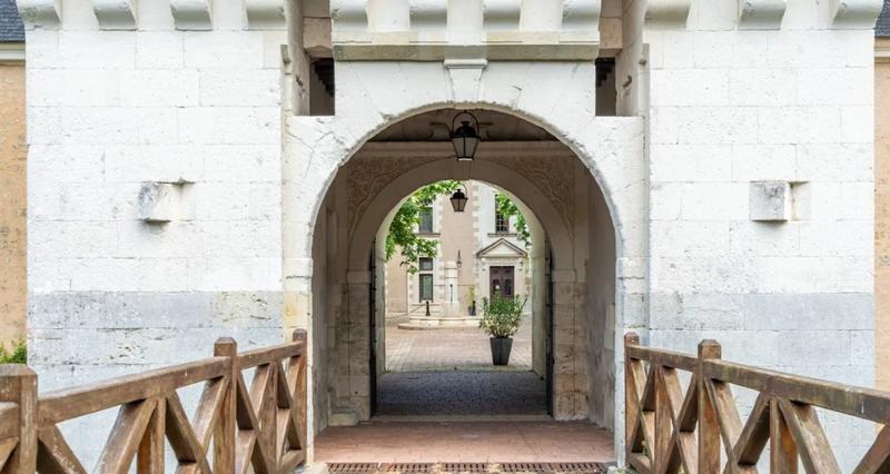 Manoir - 2 100 m² - 40 pièces