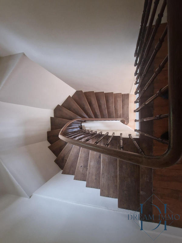 Maison - 213 m² - 9 pièces