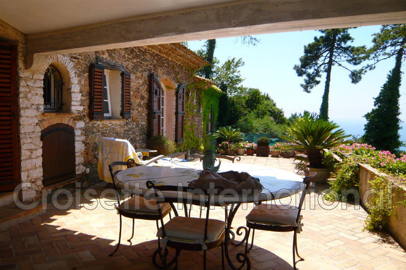 Propriété - 475 m² - 7 pièces