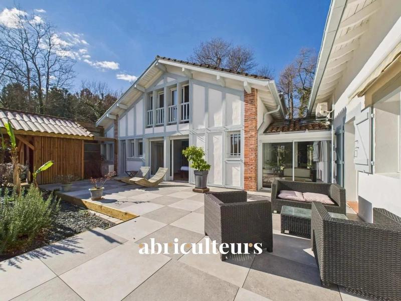 Maison ancienne - 295 m² - 10 pièces