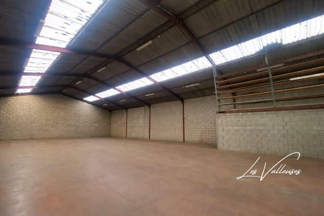 Entrepôt - 640 m²