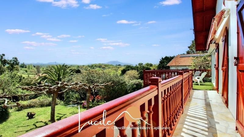 Maison - 235 m² - 9 pièces