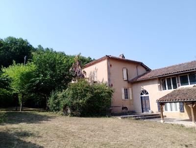 Maison - 380 m² - 9 pièces