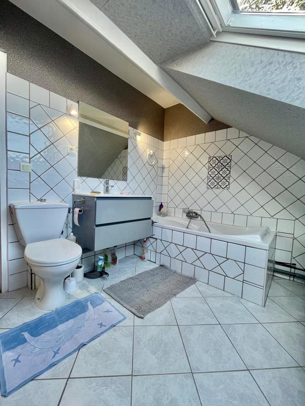 Maison - 140 m² - 9 pièces