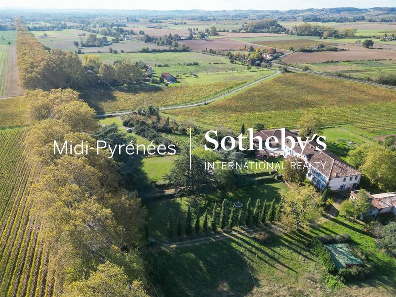 Manoir - 1 300 m² - 23 pièces