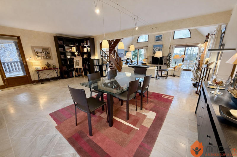 Maison - 261 m² - 7 pièces