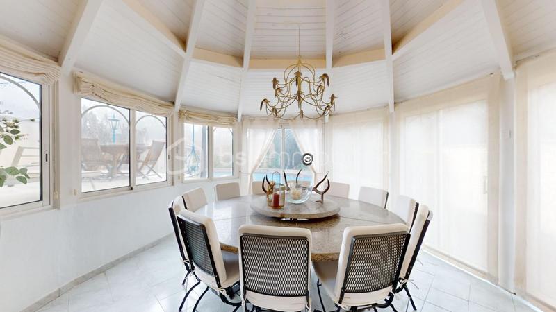 Maison - 340 m² - 10 pièces