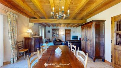 Maison - 218 m² - 8 pièces