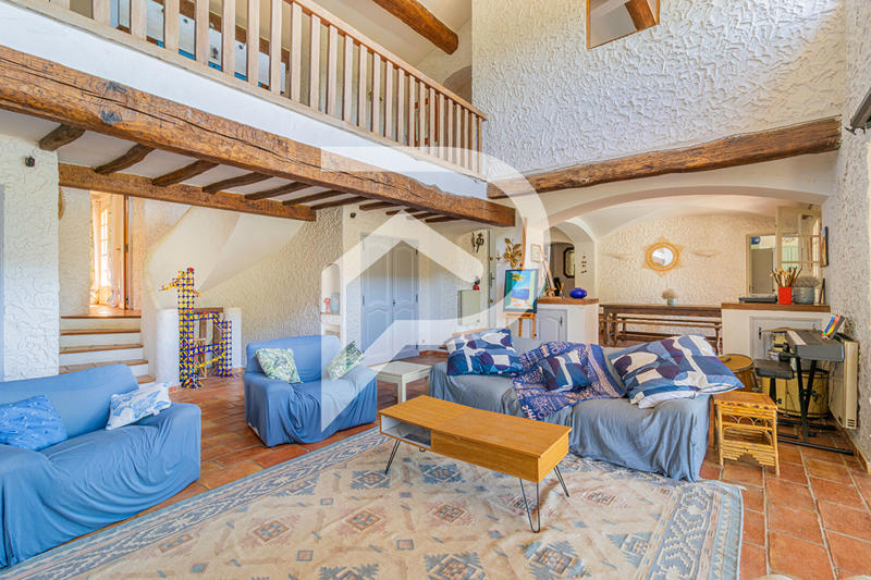 Maison - 380 m² - 10 pièces