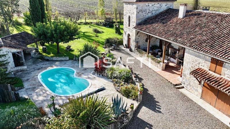 Maison - 300 m² - 8 pièces