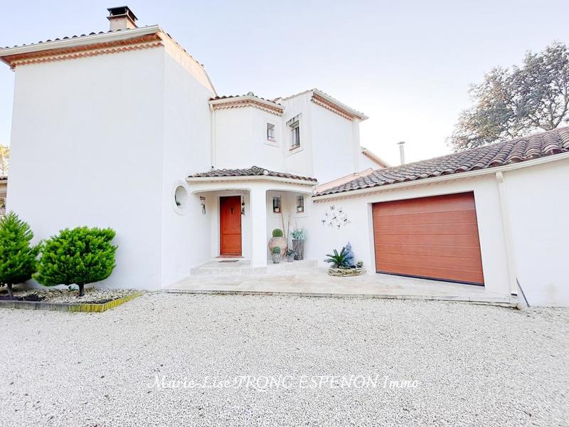 Maison - 210 m² - 8 pièces