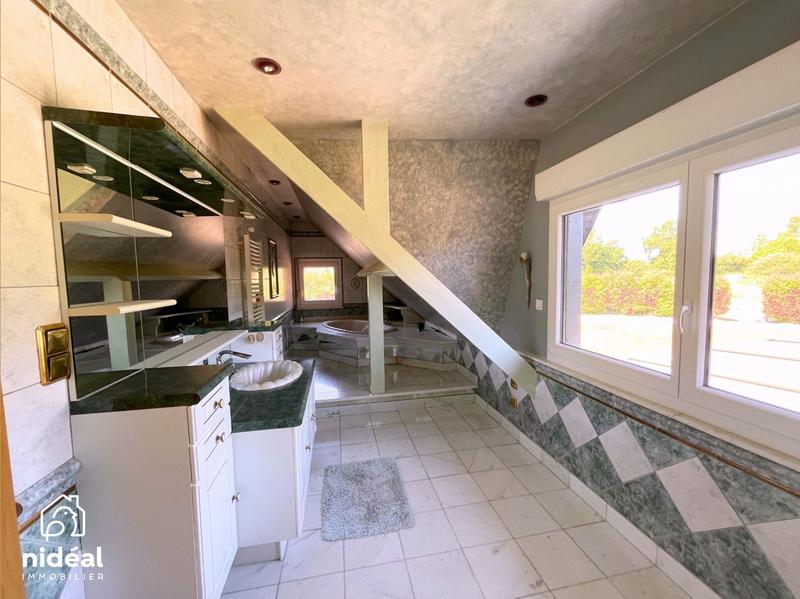 Maison - 450 m² - 10 pièces