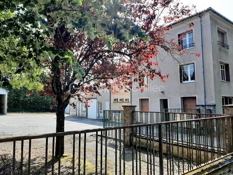 Maison - 230 m² - 11 pièces