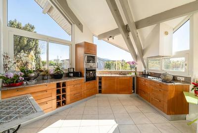 Maison - 270 m² - 12 pièces