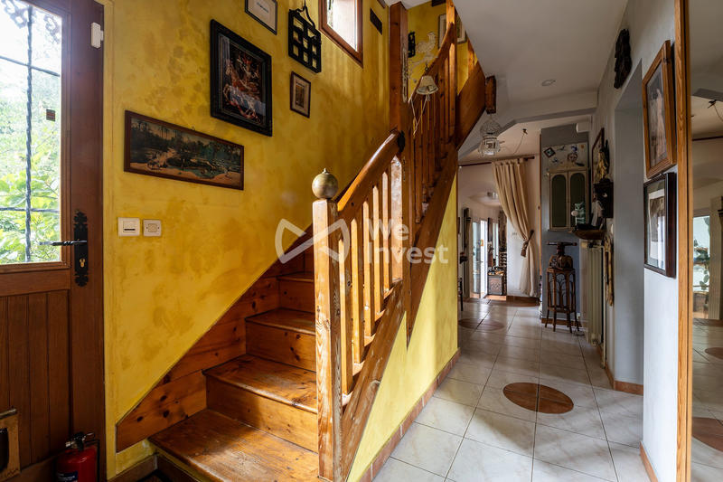 Maison - 248 m² - 8 pièces