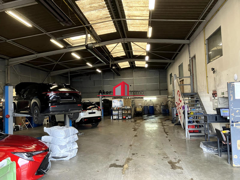 Local commercial - 750 m² - 4 pièces