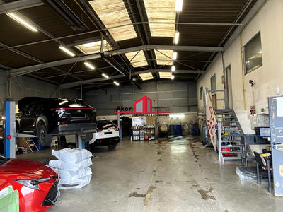 Local commercial - 750 m² - 4 pièces