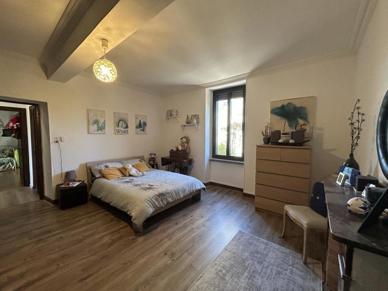 Maison - 405 m² - 13 pièces