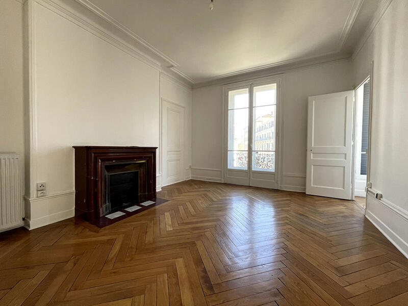 Appartement - 234 m² - 7 pièces