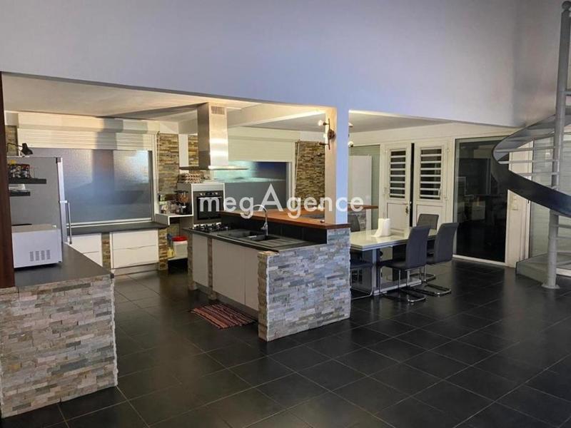 Maison - 165 m² - 4 pièces