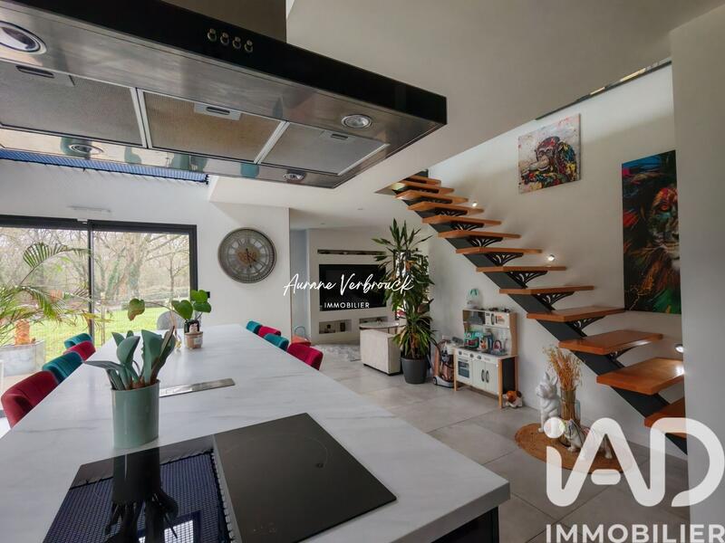 Maison - 121 m² - 5 pièces